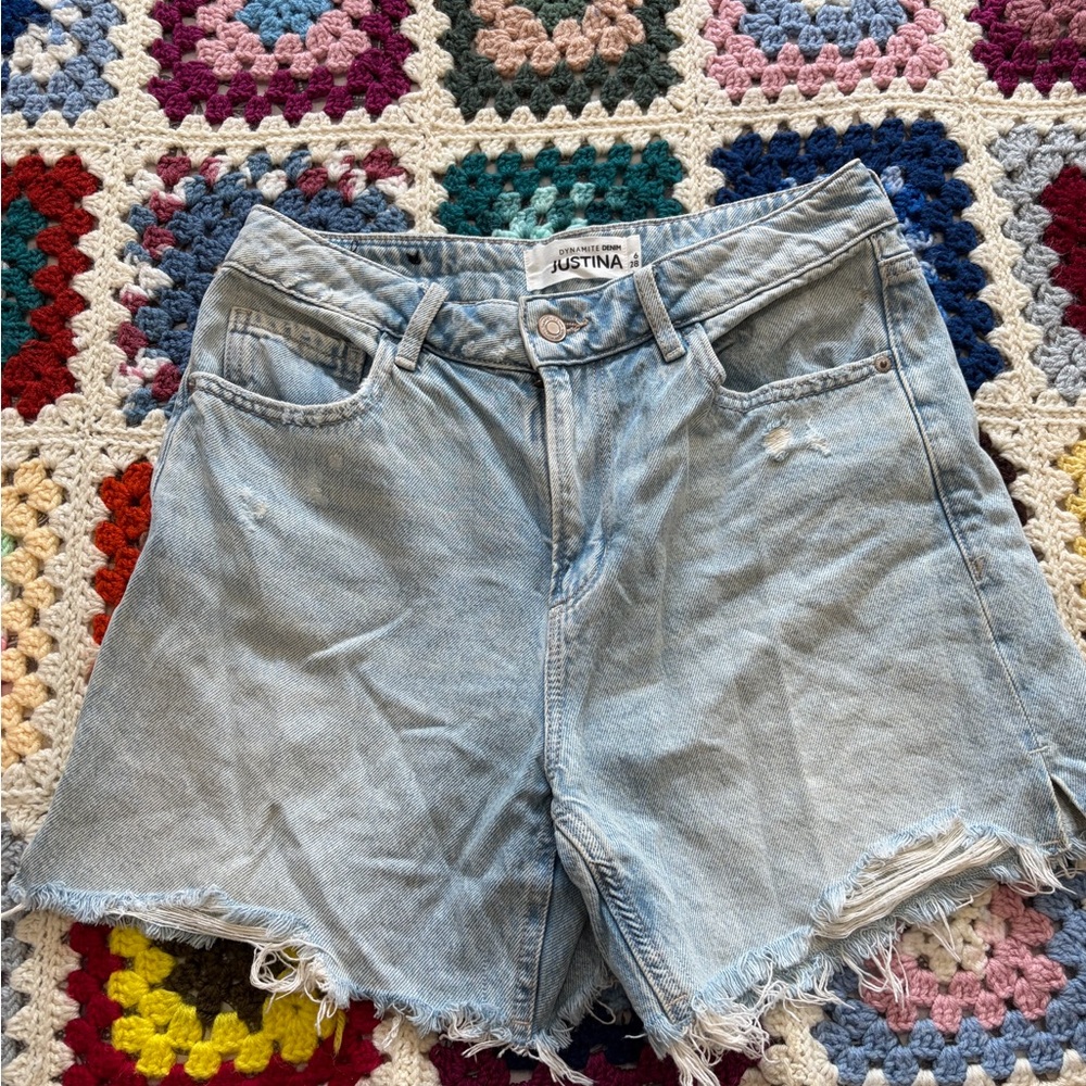 Dynamite Light Blue Denim Frayed Hem Women's mom Shorts. Never worn